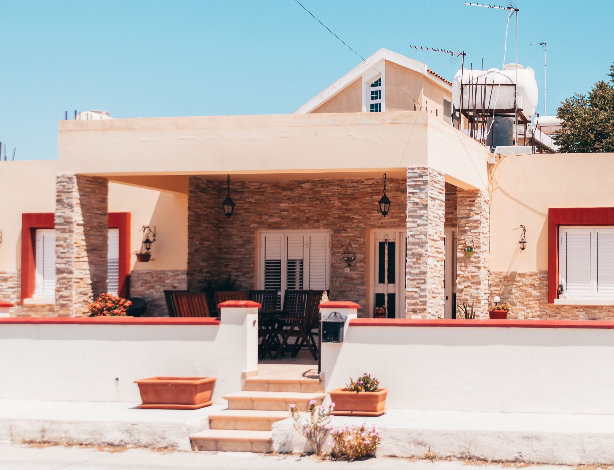 colores cálidos en casas mediterraneas