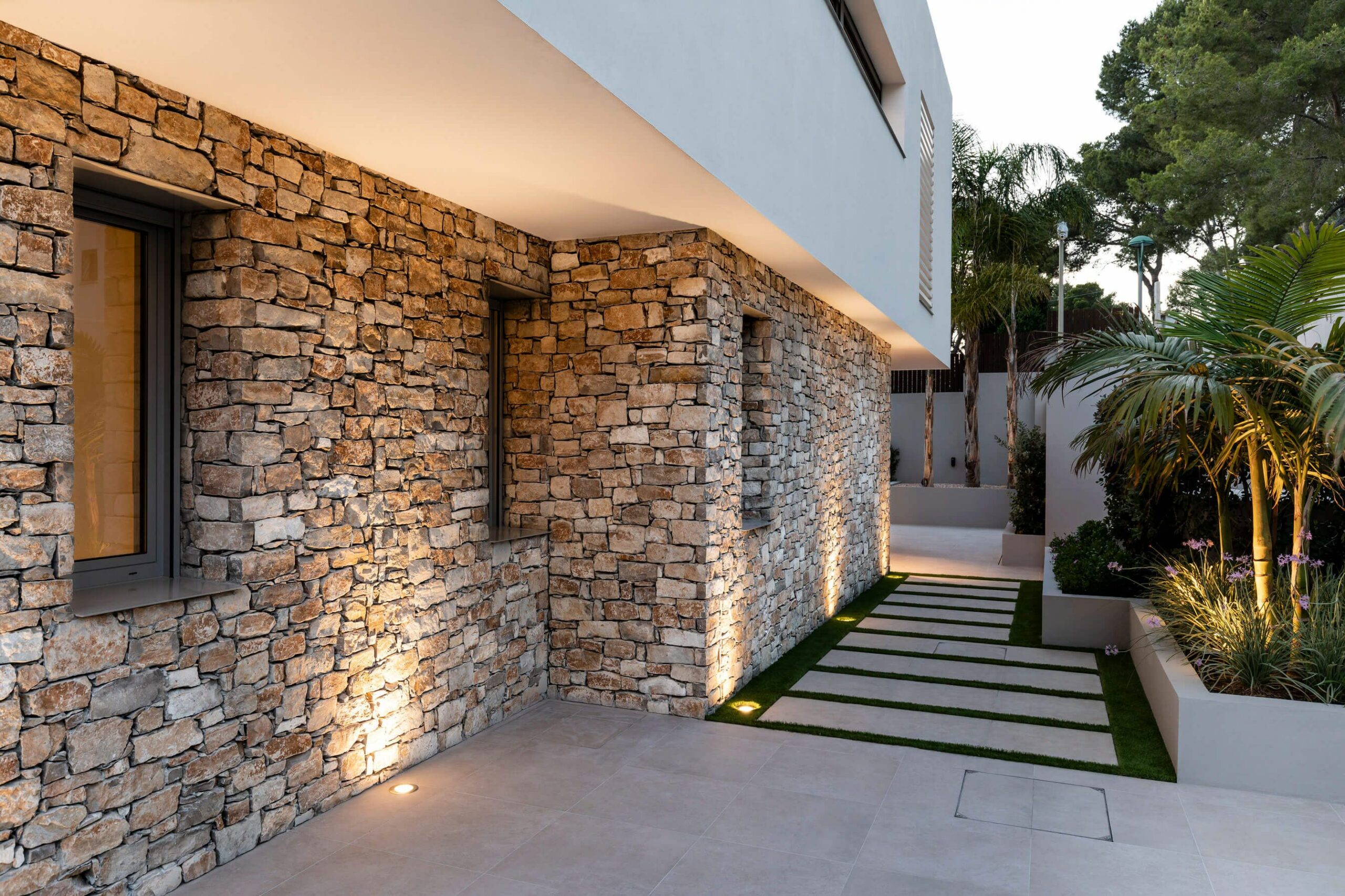 Fachadas de casa con piedra: diseño y estilo